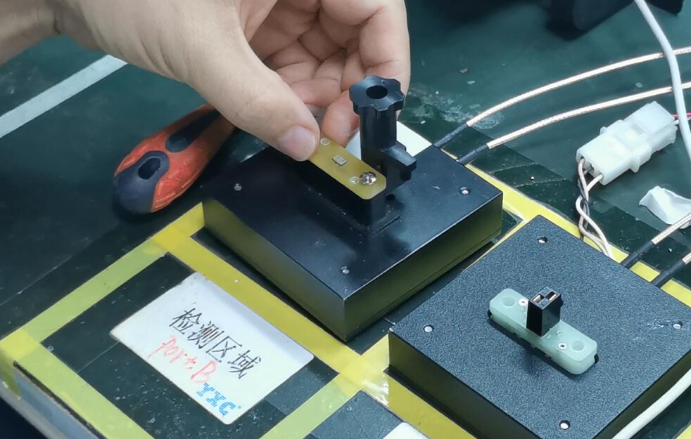 Capacitor matching for passive crystal oscillators